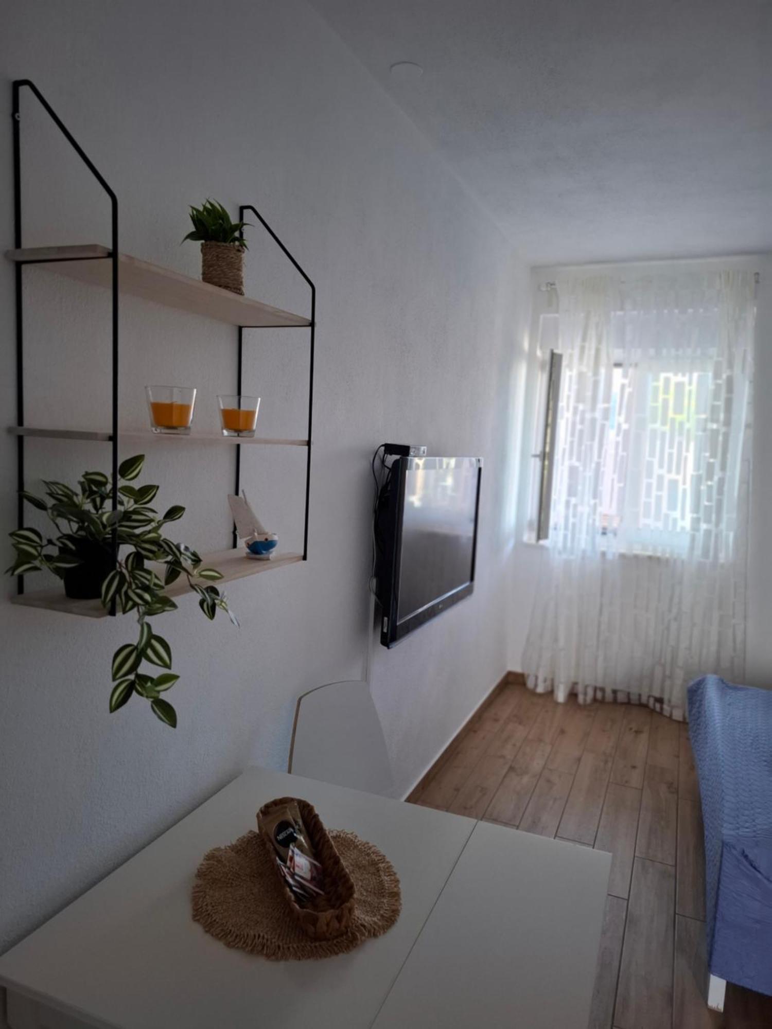 Viola Apartment & Free Parking Шибеник Екстер'єр фото