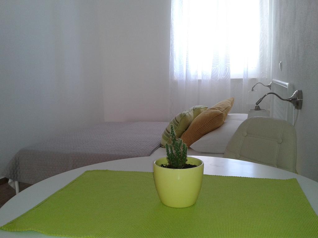 Viola Apartment & Free Parking Шибеник Екстер'єр фото