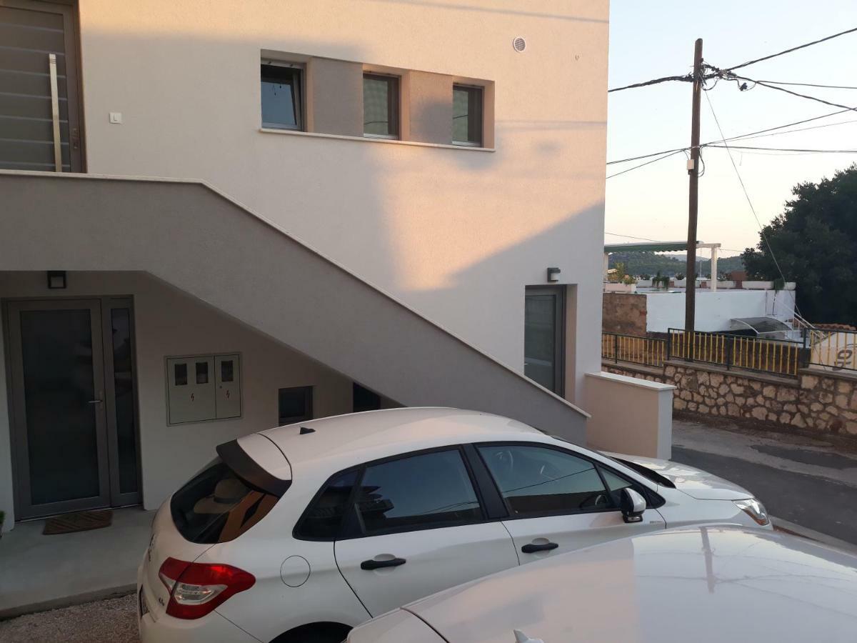 Viola Apartment & Free Parking Шибеник Екстер'єр фото
