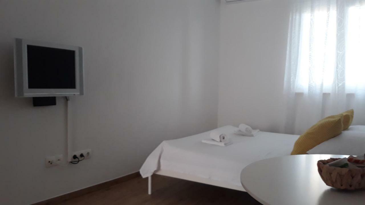 Viola Apartment & Free Parking Шибеник Екстер'єр фото